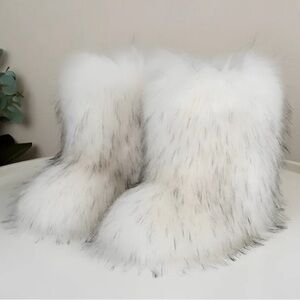 White Faux Fur Boots in the sizes 8,8.5,10.5,11